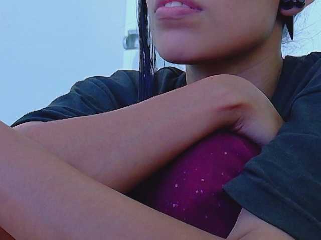 yourcuteneighbourr live cam on BongaCams