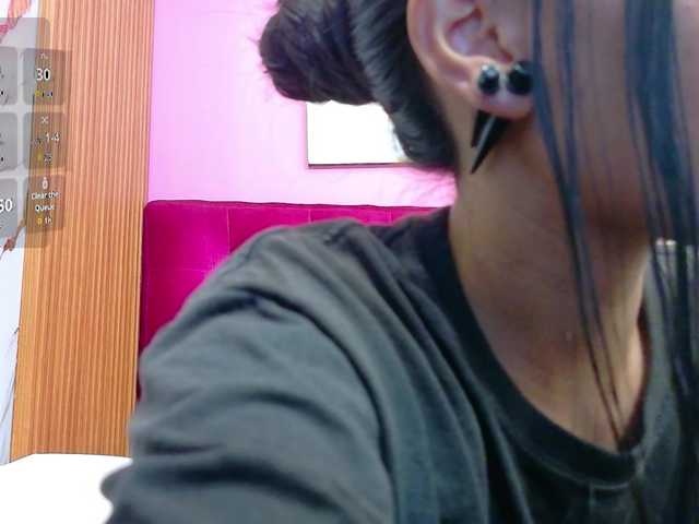 yourcuteneighbourr live webcam show
