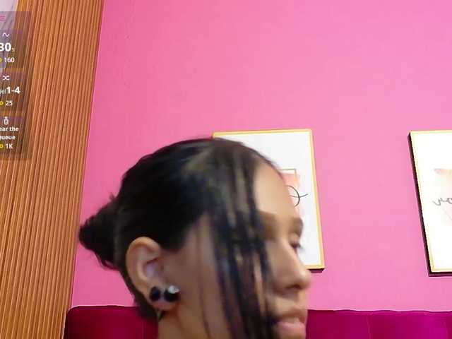 yourcuteneighbourr live cam on BongaCams