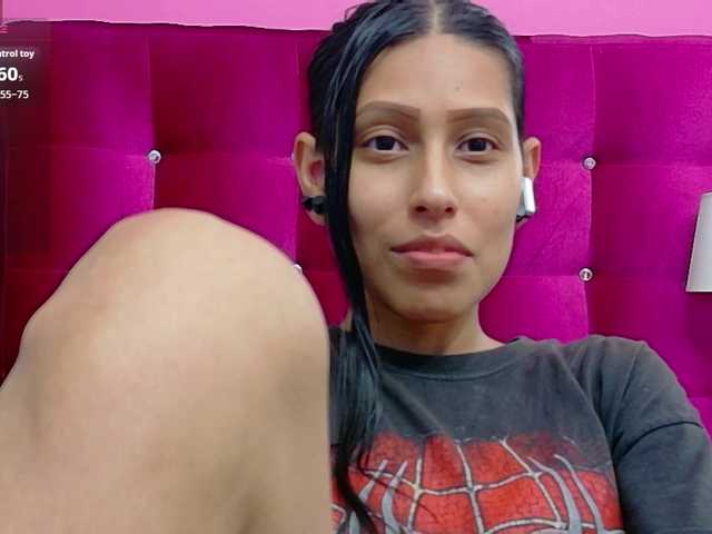 yourcuteneighbourr live webcam show