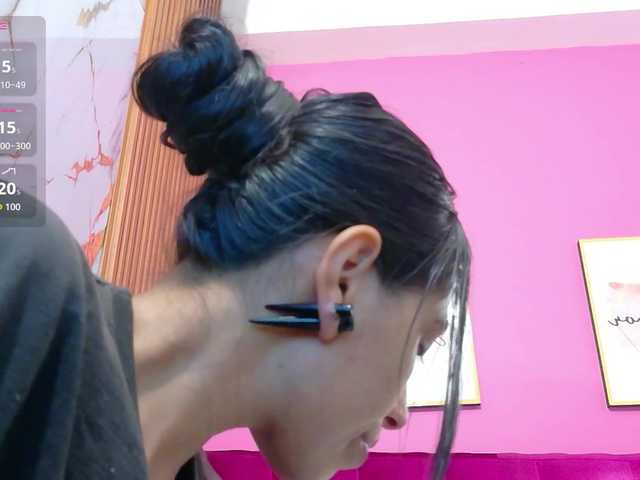 yourcuteneighbourr live cam on BongaCams
