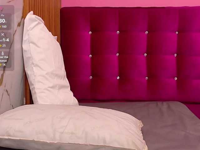 yourcuteneighbourr live cam on BongaCams