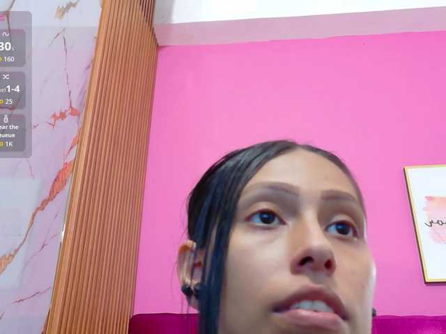 yourcuteneighbourr live webcam show