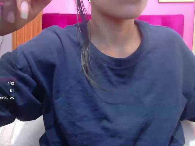 yourcuteneighbourr live cam on BongaCams