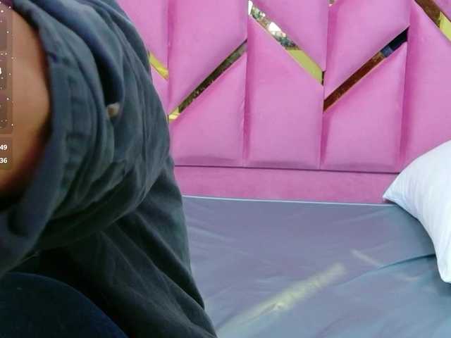 yourcuteneighbourr live cam on BongaCams