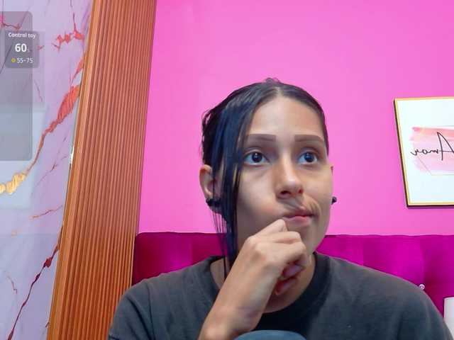 yourcuteneighbourr live webcam show