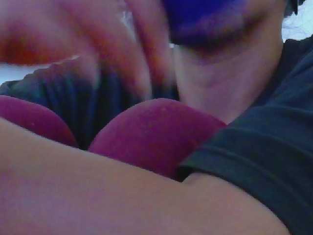 yourcuteneighbourr live cam on BongaCams