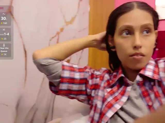 yourcuteneighbourr live cam on BongaCams