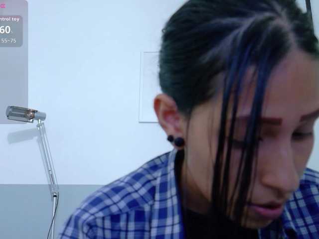 yourcuteneighbourr live cam on BongaCams