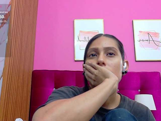 yourcuteneighbourr live webcam show
