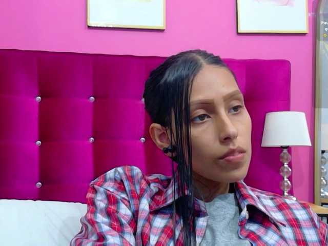 yourcuteneighbourr live cam on BongaCams