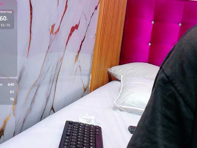 yourcuteneighbourr live webcam show