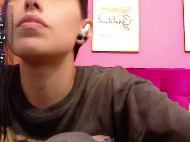 yourcuteneighbourr live cam on BongaCams