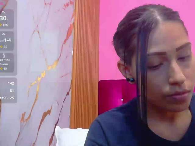 yourcuteneighbourr live cam on BongaCams