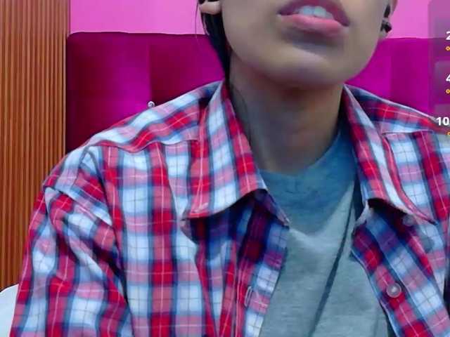 yourcuteneighbourr live cam on BongaCams