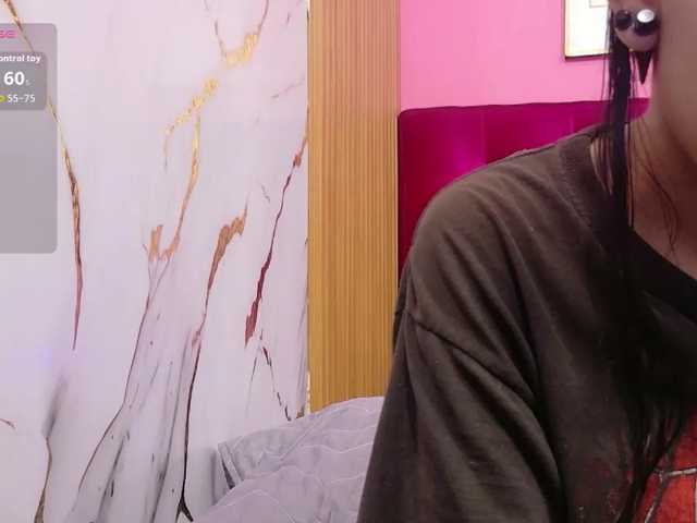yourcuteneighbourr live cam on BongaCams