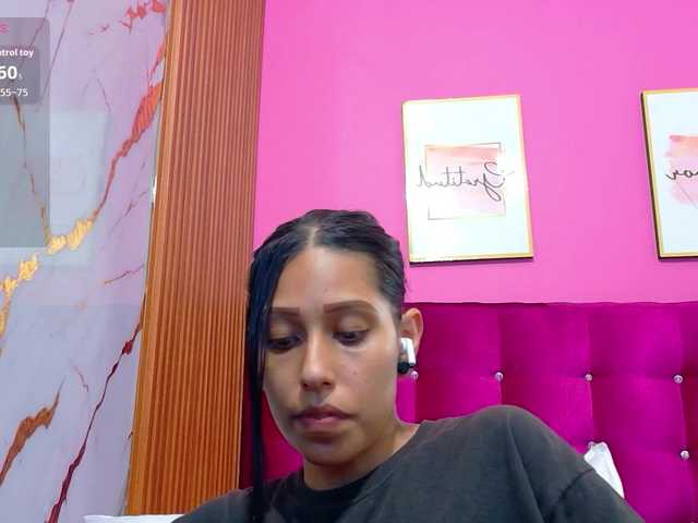 yourcuteneighbourr live webcam show
