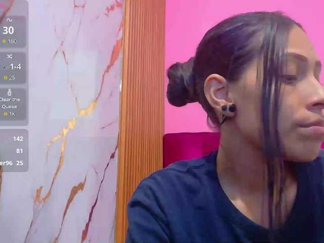 yourcuteneighbourr live cam on BongaCams