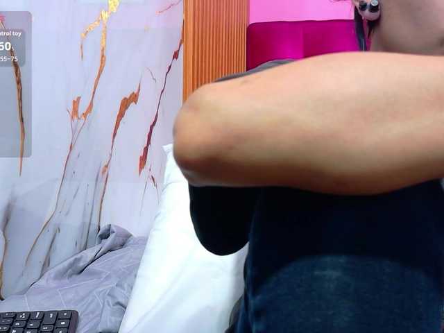 yourcuteneighbourr live webcam show