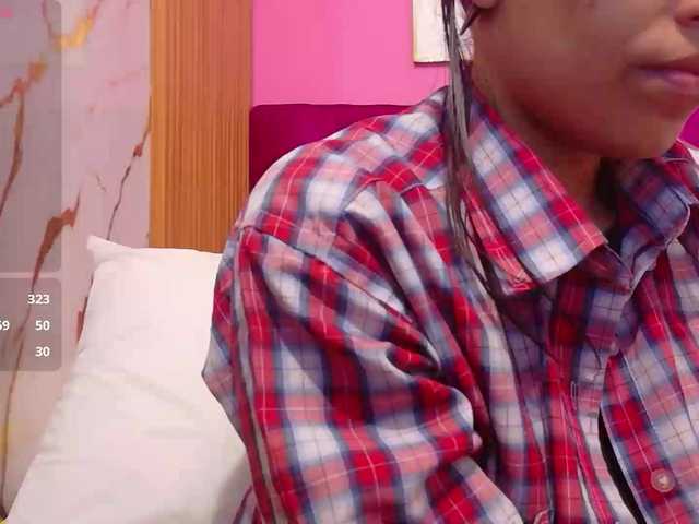 yourcuteneighbourr live cam on BongaCams