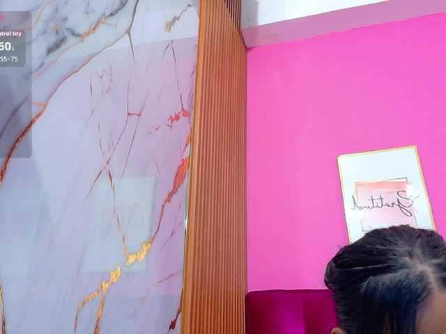 yourcuteneighbourr live webcam show