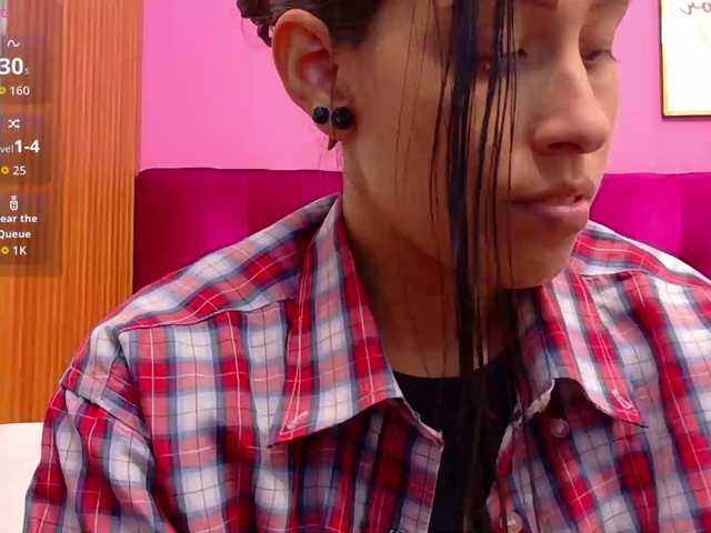 yourcuteneighbourr live cam on BongaCams