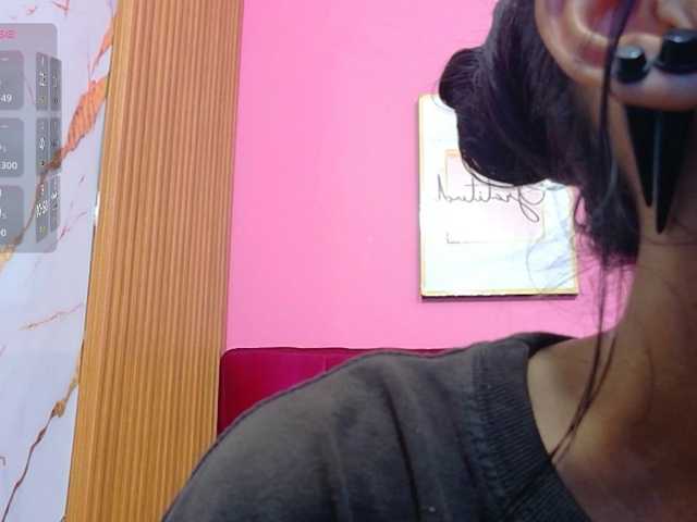 yourcuteneighbourr live cam on BongaCams
