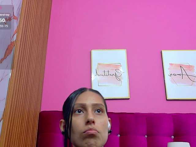yourcuteneighbourr live webcam show