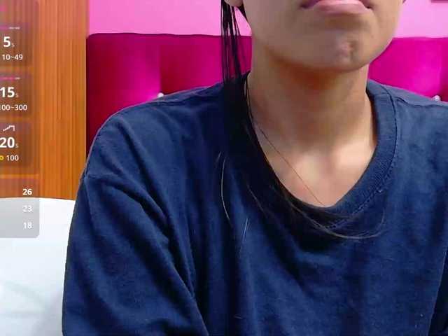 yourcuteneighbourr live cam on BongaCams