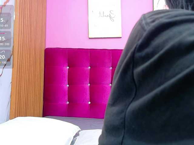 yourcuteneighbourr live cam on BongaCams