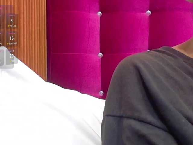 yourcuteneighbourr live cam on BongaCams