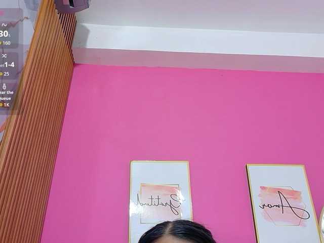 yourcuteneighbourr live webcam show