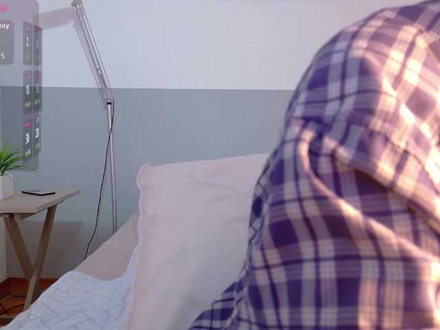 yourcuteneighbourr live cam on BongaCams