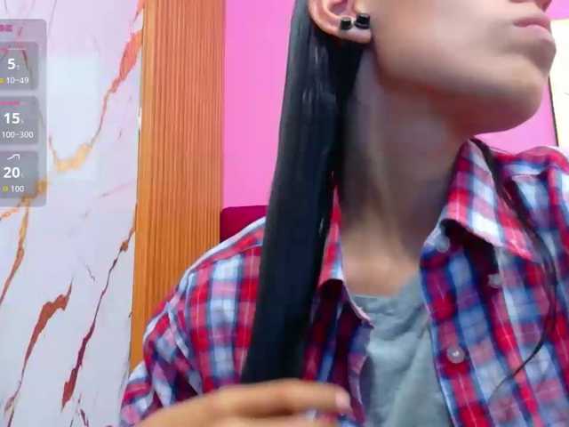 yourcuteneighbourr live cam on BongaCams