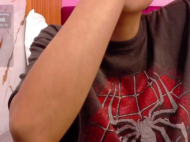 yourcuteneighbourr live cam on BongaCams