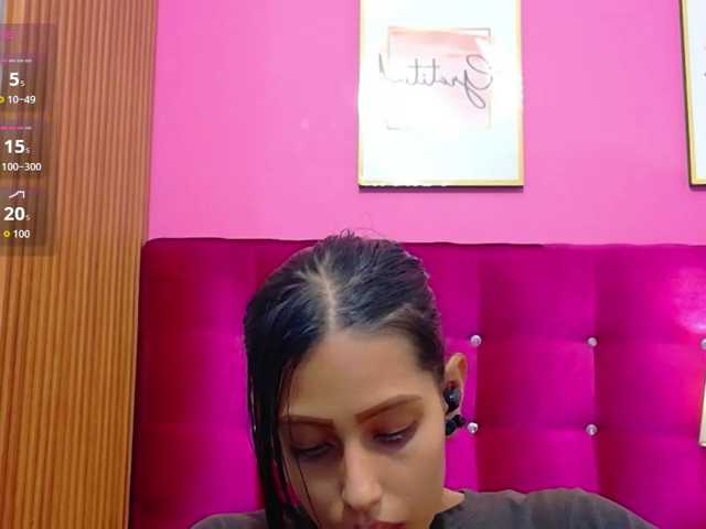 yourcuteneighbourr live cam on BongaCams
