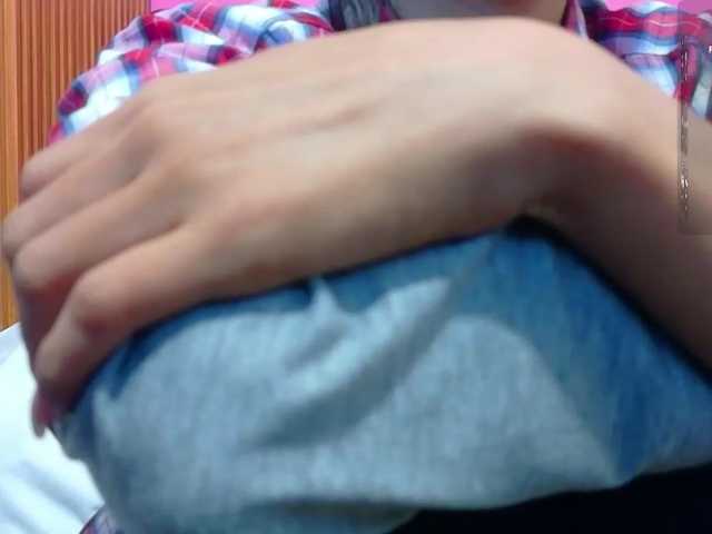 yourcuteneighbourr live cam on BongaCams