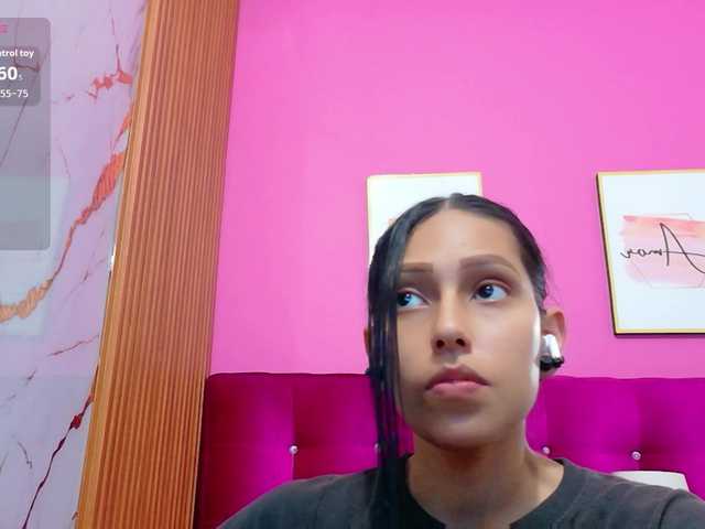 yourcuteneighbourr live webcam show
