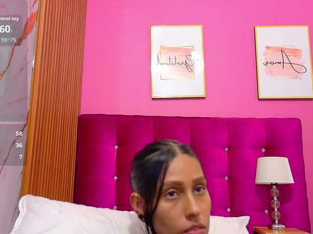 yourcuteneighbourr live cam on BongaCams