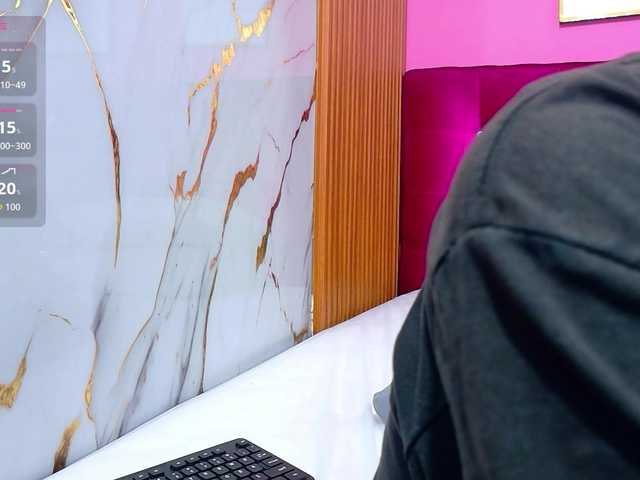 yourcuteneighbourr live webcam show