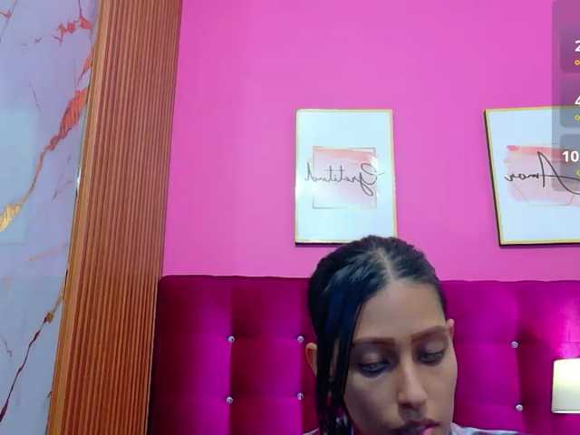 yourcuteneighbourr live cam on BongaCams