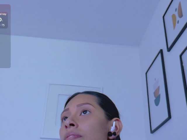 yourcuteneighbourr live cam on BongaCams
