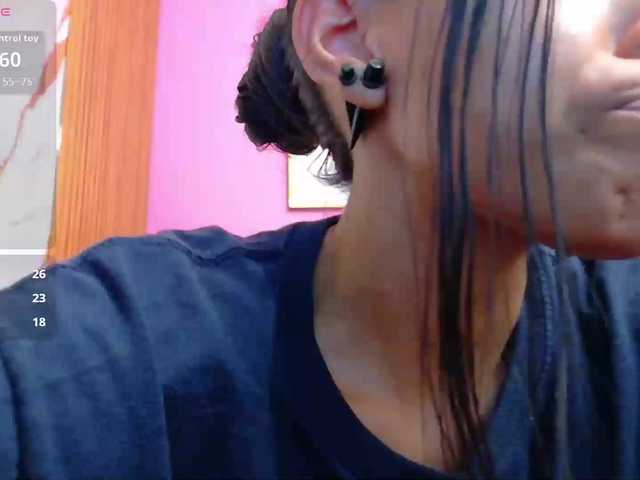 yourcuteneighbourr live cam on BongaCams