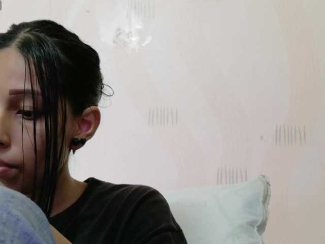 yourcuteneighbourr live cam on BongaCams