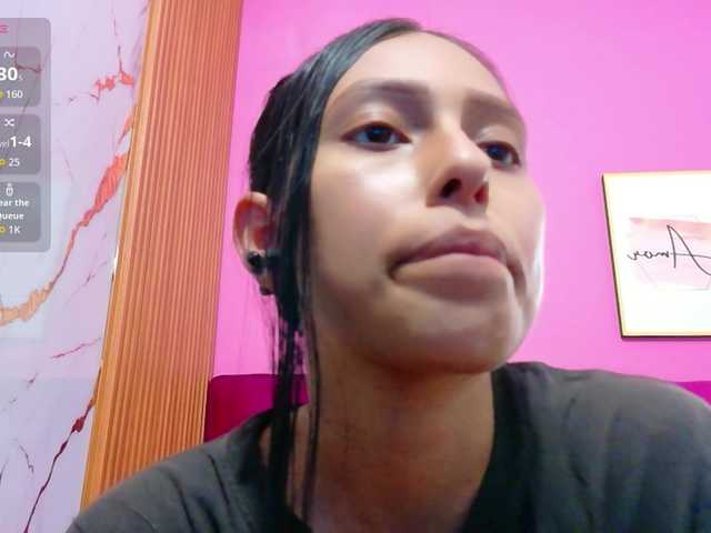 yourcuteneighbourr live webcam show