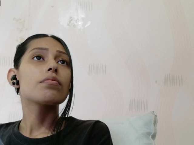 yourcuteneighbourr live cam on BongaCams