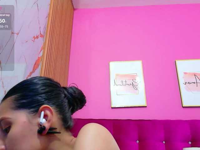 yourcuteneighbourr live webcam show