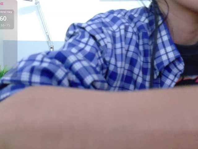 yourcuteneighbourr live cam on BongaCams