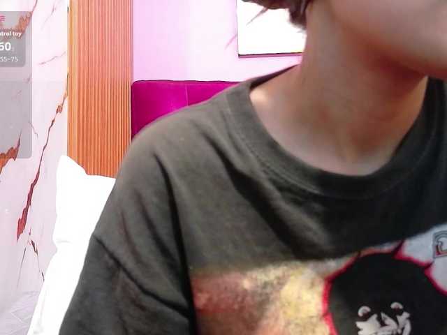 yourcuteneighbourr live cam on BongaCams