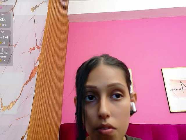 yourcuteneighbourr live cam on BongaCams